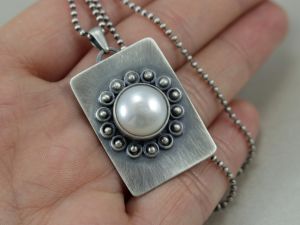 biżuteria autorska chileart perła w srebrze kwiat wisior łańcuszek srebro oksydowane